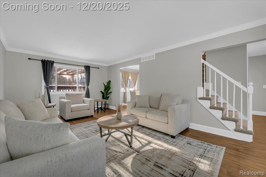 518 Charing Cross Drive, Grand Blanc, MI 48439 — Photo 8