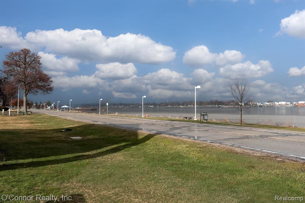 1700 River Road, 10, Marysville, MI 48040 — Photo 27