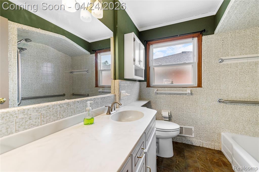 24861 Almond Avenue, Eastpointe, MI 48021 — Photo 11