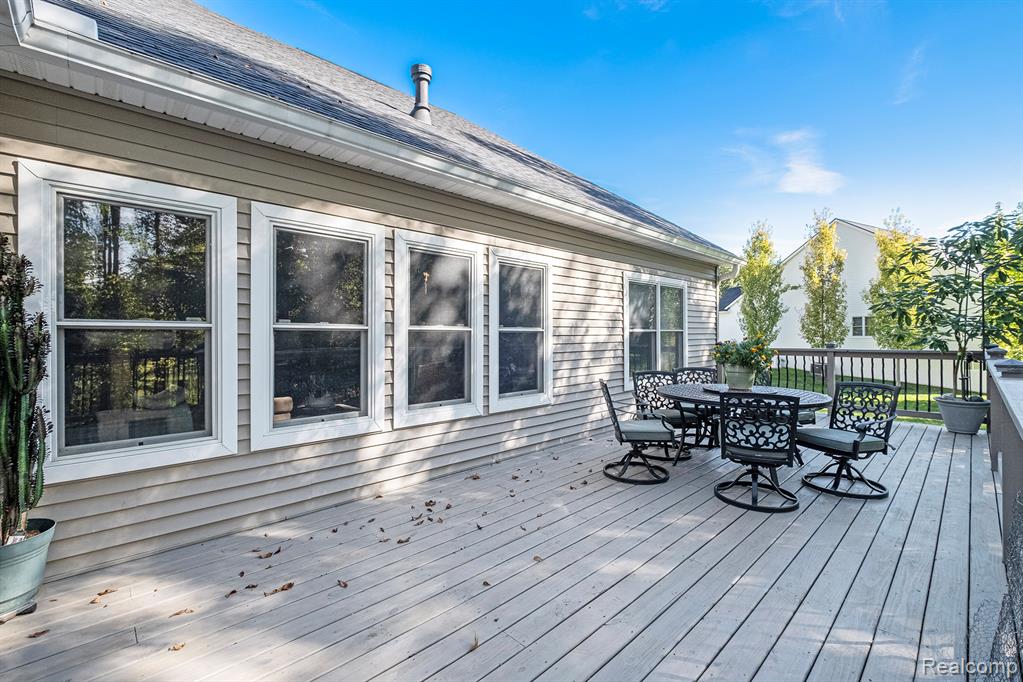 10229 Edgewood Drive, Grand Blanc, MI 48439 — Photo 22