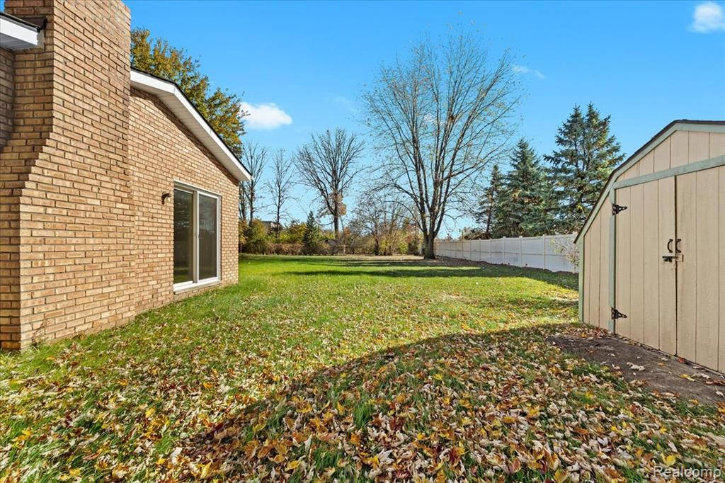 5650 Willow Creek Drive, Canton, MI 48187 — Photo 29