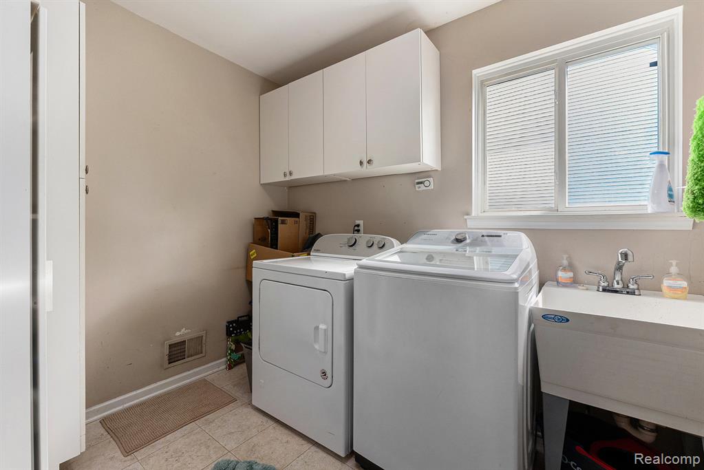 6020 Majestic Oaks Drive, Commerce Twp, MI 48382 — Photo 17