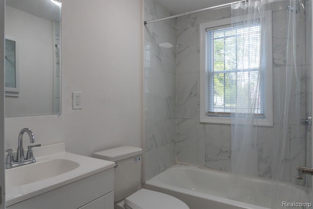 3927 SAINT CLAIR Street, Detroit, MI 48214 — Photo 18