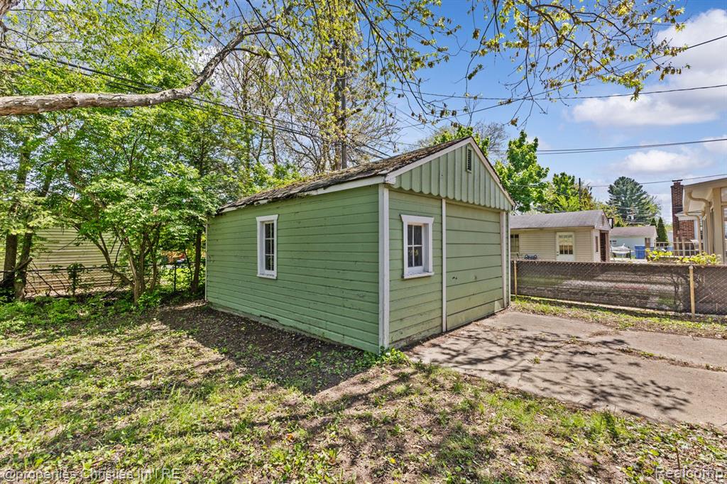 8442 HAZELTON Street, Dearborn Heights, MI 48127 — Photo 20