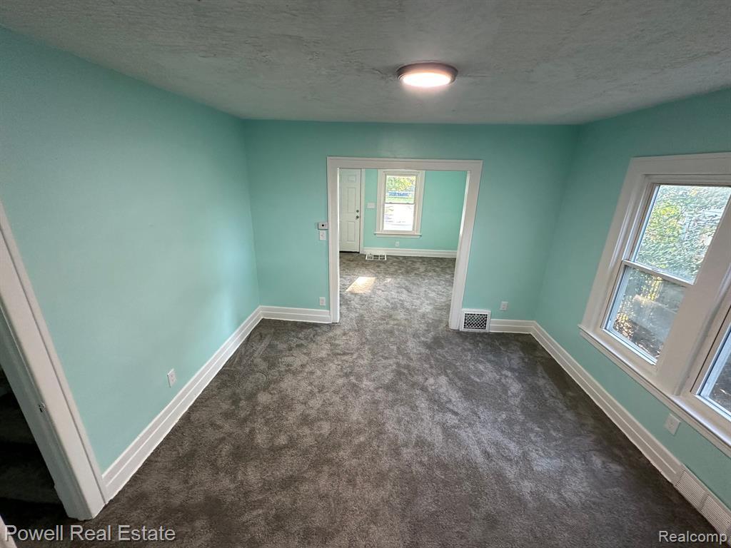 43 SUMMIT Street, Pontiac, MI 48342 — Photo 8