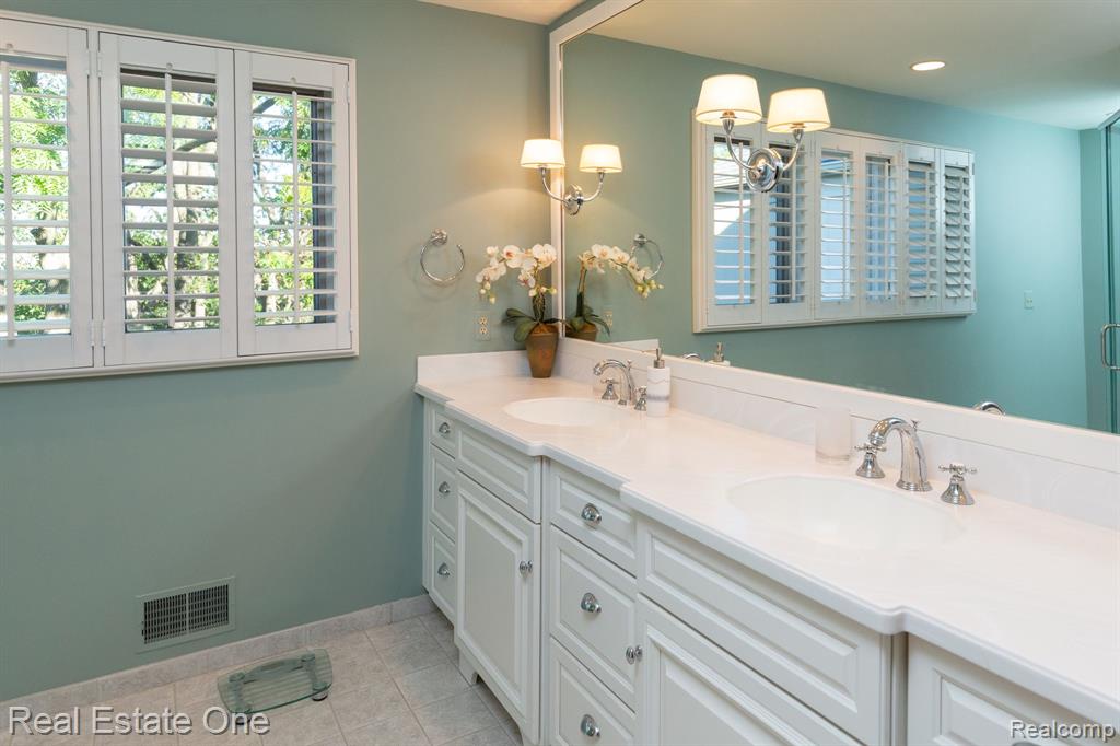 5538 CLEARVIEW Drive, Troy, MI 48098 — Photo 48