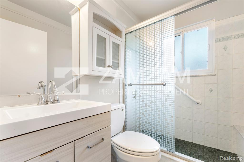 8233 Stephens, Center Line, MI 48015 — Photo 12