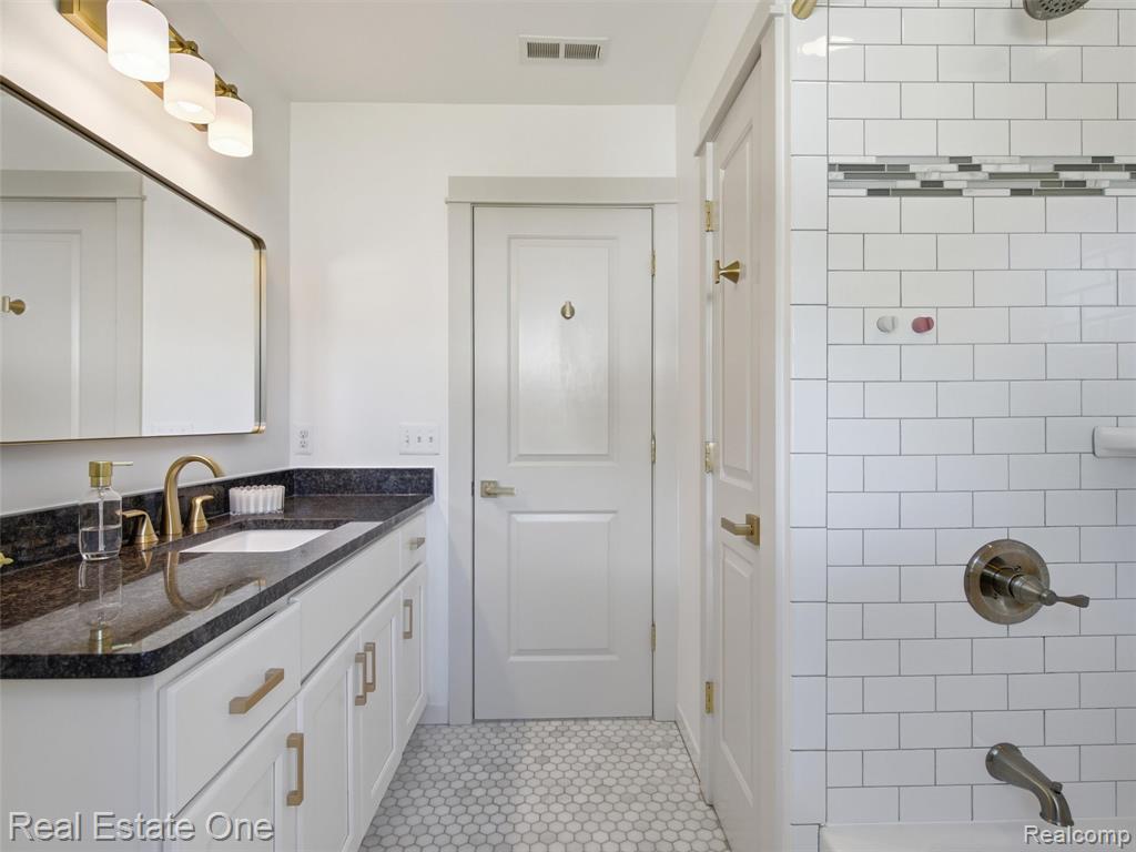 10125 Borgman Avenue, Huntington Woods, MI — Photo 25