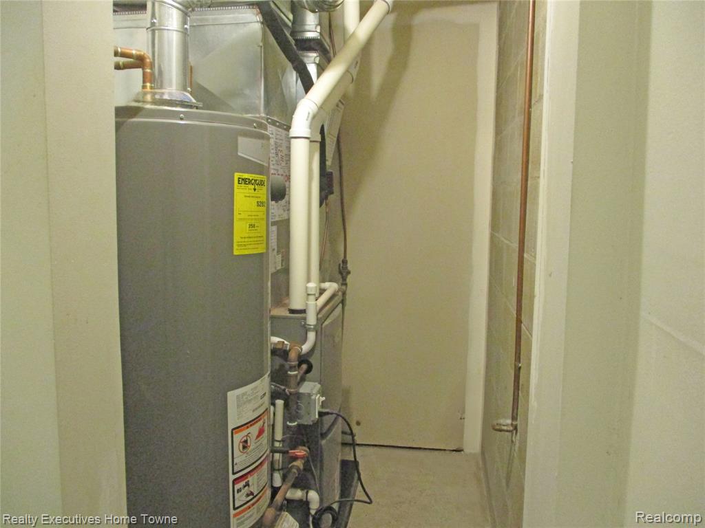 209 Bristol Street N, Almont, MI 48003 — Photo 14