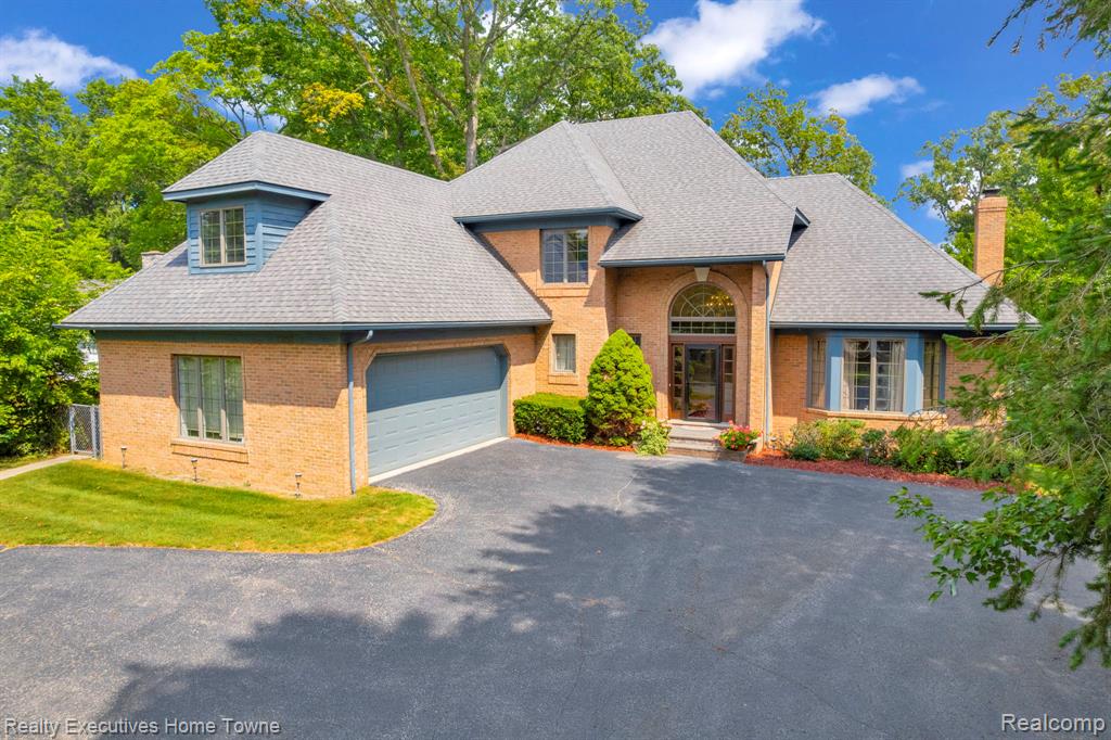 2620 Strawberry Lane, Port Huron, MI 48060 — front exterior