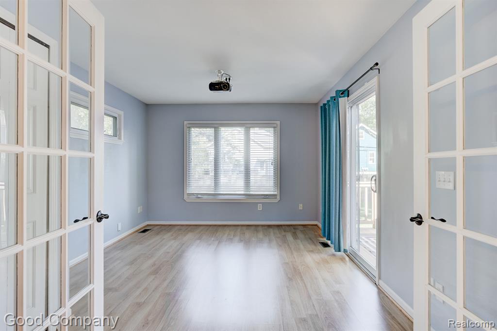 934 Lockwood Road, Royal Oak, MI 48067 — Photo 32