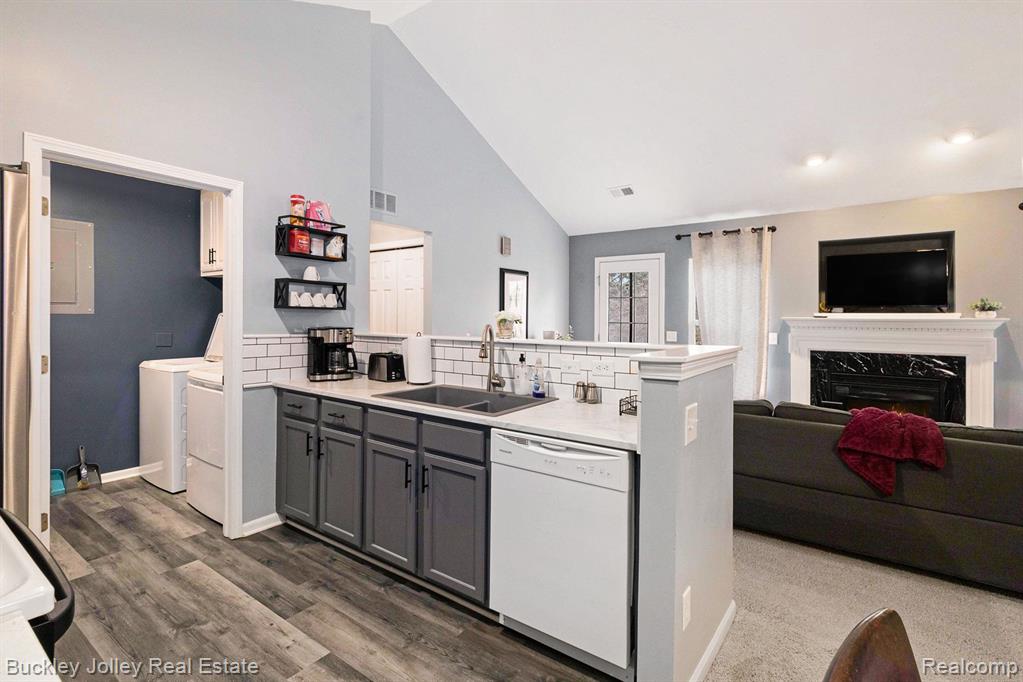740 OLDE ENGLISH Circle, Howell, MI 48855 — Photo 12