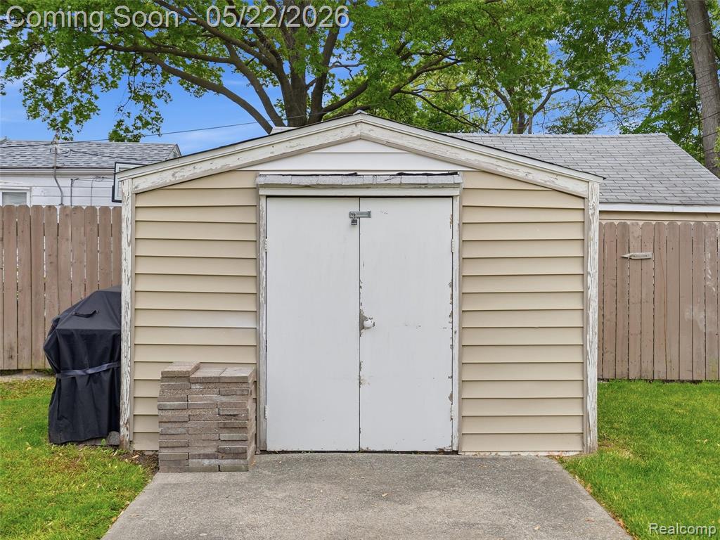 504 E Hudson Avenue, Madison Heights, MI 48071 — Photo 22