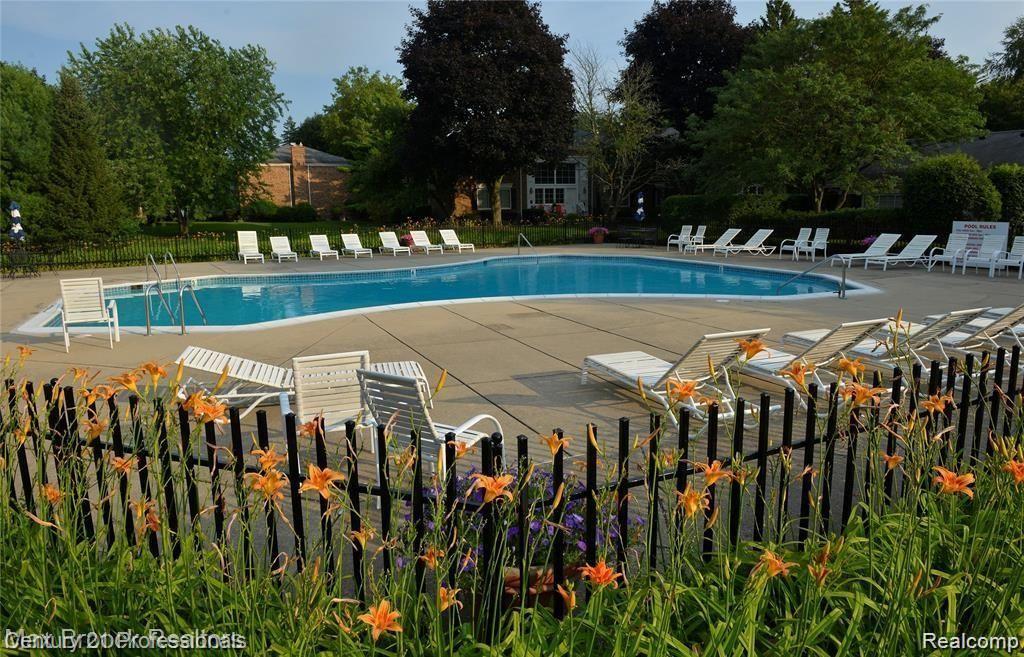 616 E Fox Hills Drive, Bloomfield Hills, MI 48304 — Photo 23