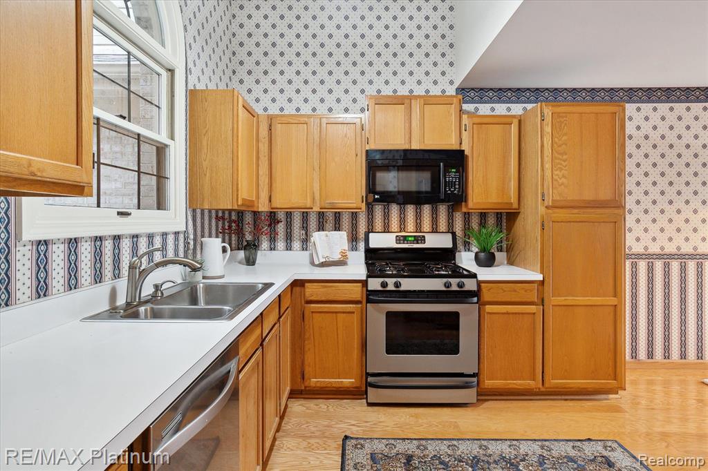 4823 FAIRWAYS Drive, Brighton, MI 48116 — Photo 14