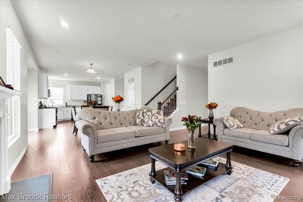 8401 Sharon Drive, White Lake, MI — Photo 10
