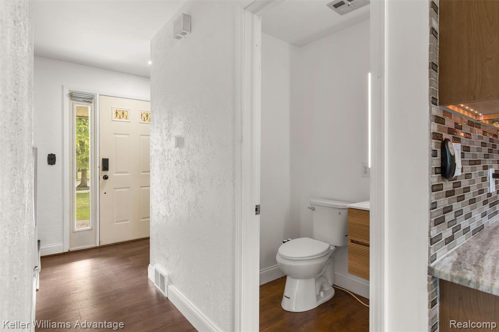 4061 Middlebury Drive, Troy, MI 48085 — Photo 16