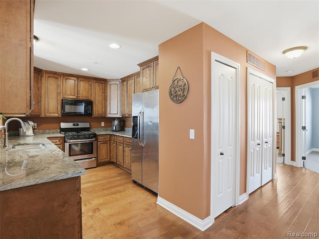53731 Champlain Street, Macomb, MI 48042 — Photo 13