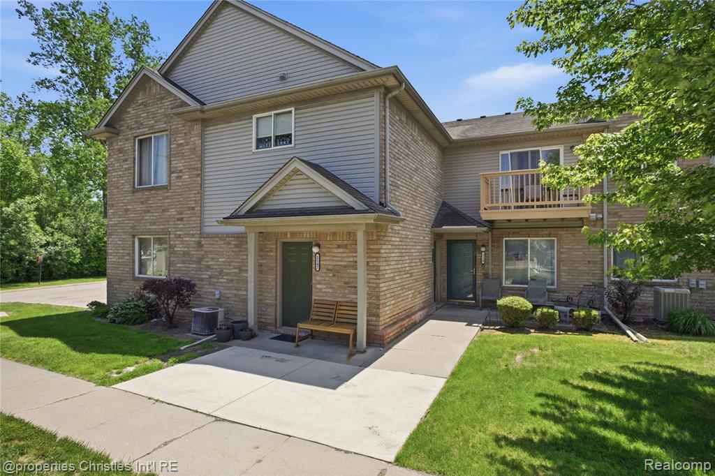 2136 Frazho Road, Warren, MI 48091