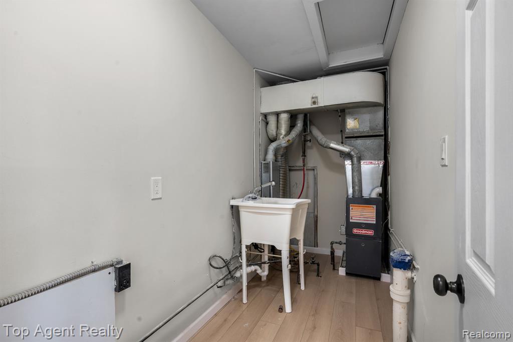 8672 HUDSON Avenue, Warren, MI 48089 — Photo 23