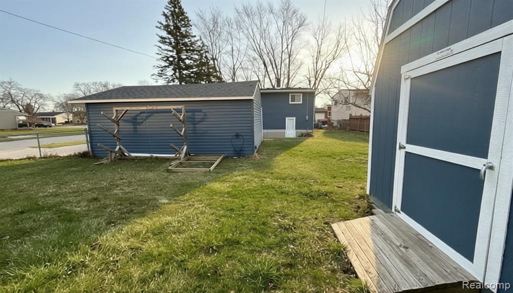 31866 Lynne Drive, Rockwood, MI — Photo 16