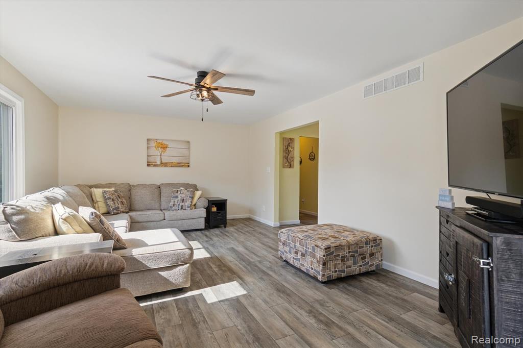 49765 Martz Road, Van Buren, MI 48111 — Photo 16
