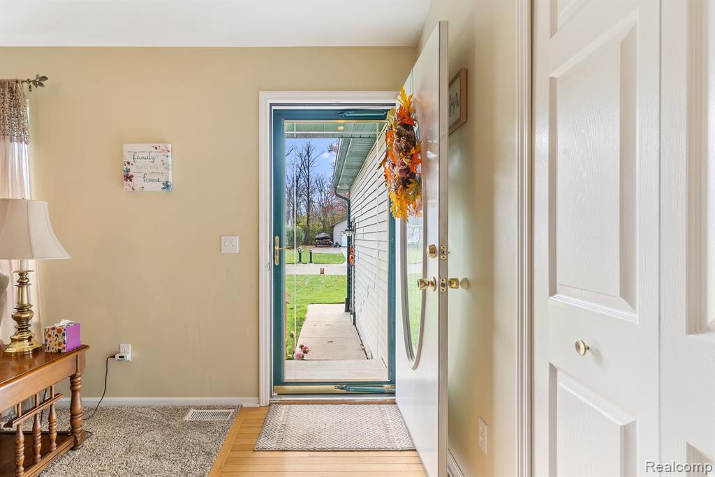 5392 WHEAT WAY Avenue, Swartz Creek, MI 48473 — Photo 5