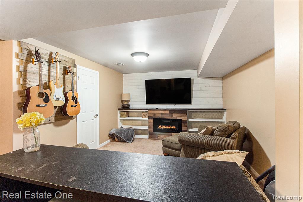 964 Abbey Lane, Milford, MI 48381 — Photo 11