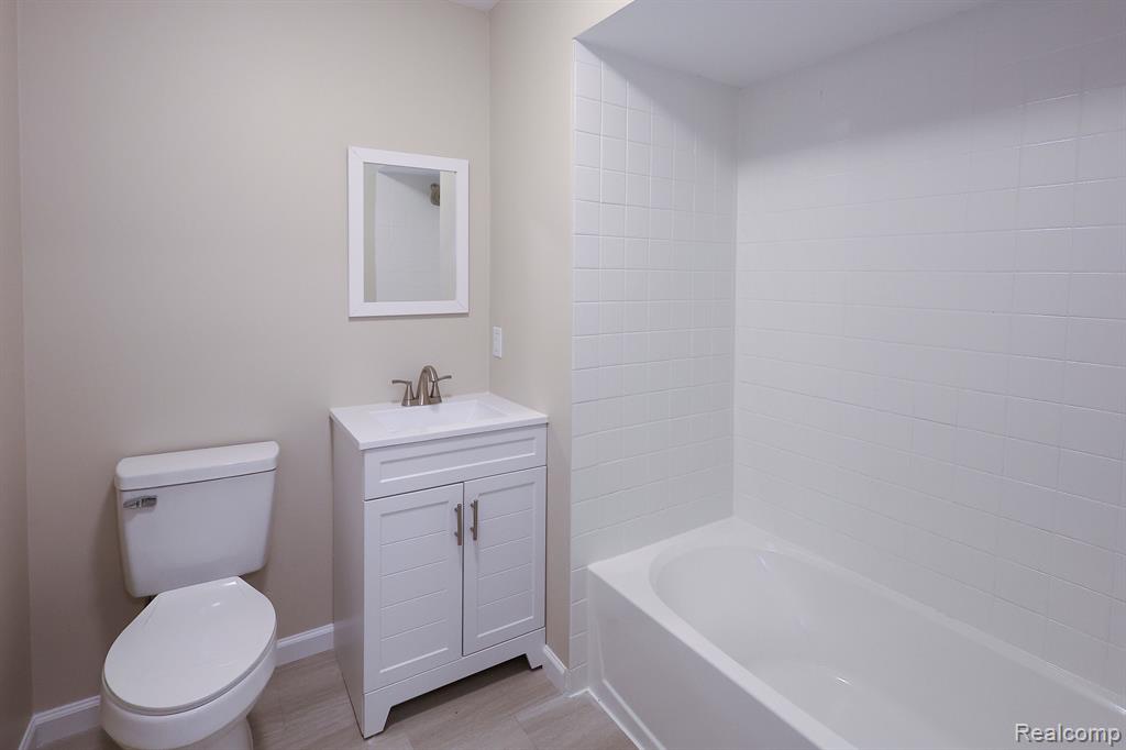 25151 GREENBROOKE Drive, Southfield, MI 48033 — Photo 24