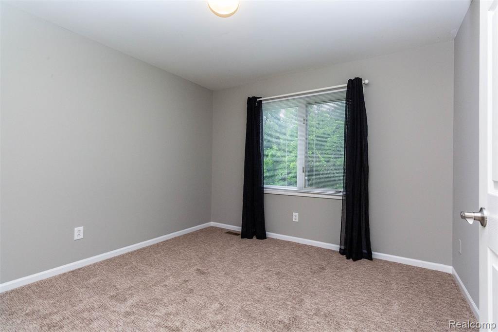 878 Dakota, Rochester Hills, MI 48307 — Photo 34