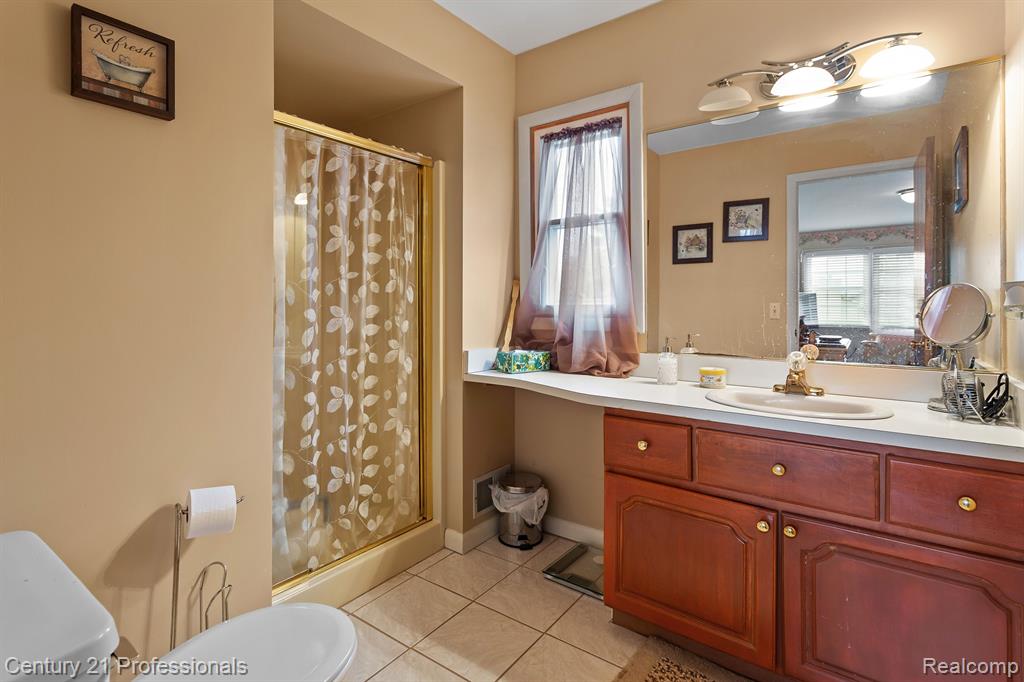 7594 Woodside Place, Waterford, MI 48327 — Photo 25