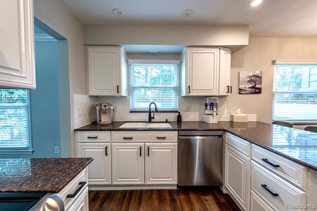 895 S GLENHURST Drive, Birmingham, MI 48009 — Photo 5