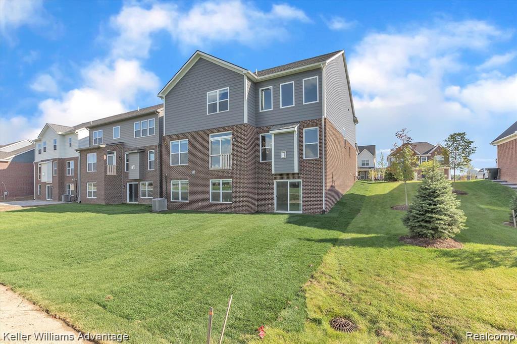 48389 Fieldstone Drive, Northville, MI — Photo 32