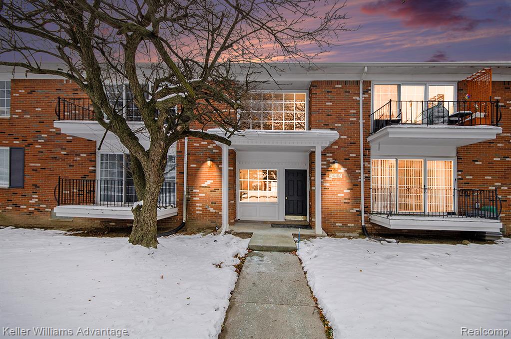 426 Fox Hills Drive N, A5, Bloomfield Hills, MI 48304 — front exterior