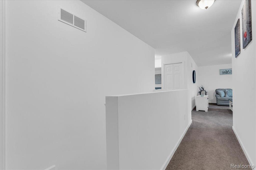 9556 NATURE VIEW Lane, Ypsilanti, MI 48197 — Photo 17