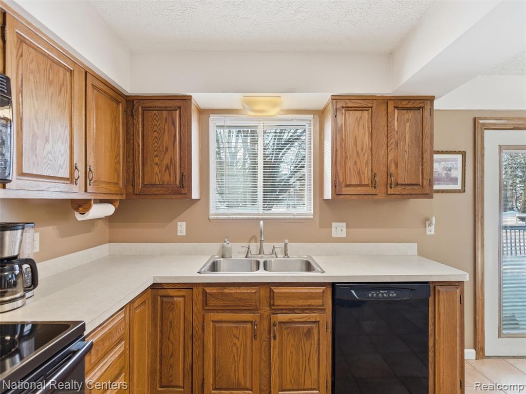 5470 Jamestown Road, Utica, MI 48317 — Photo 20