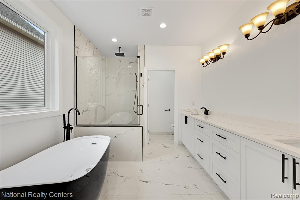 5245 BUELL Drive, Commerce Twp, MI 48382 — Photo 21
