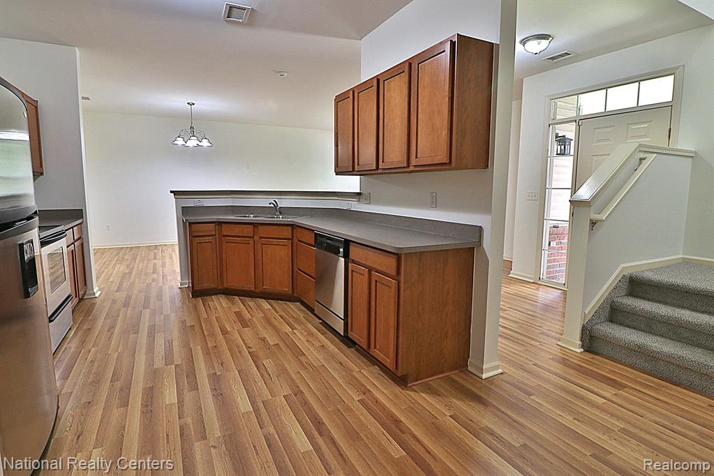 4058 RADCLIFF Drive, Canton, MI 48188 — Photo 3