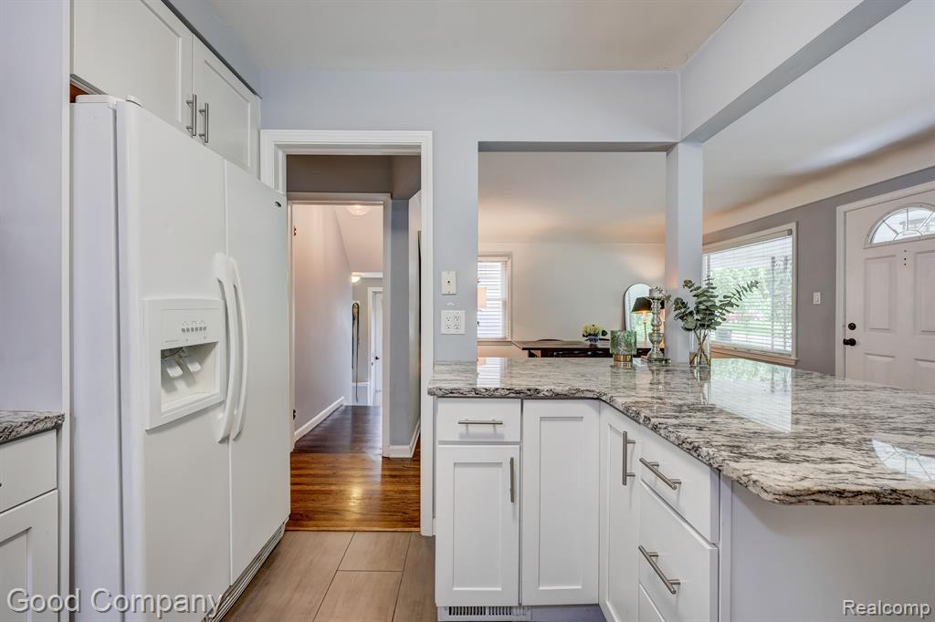 605 HELENE Avenue, Royal Oak, MI 48067 — Photo 16