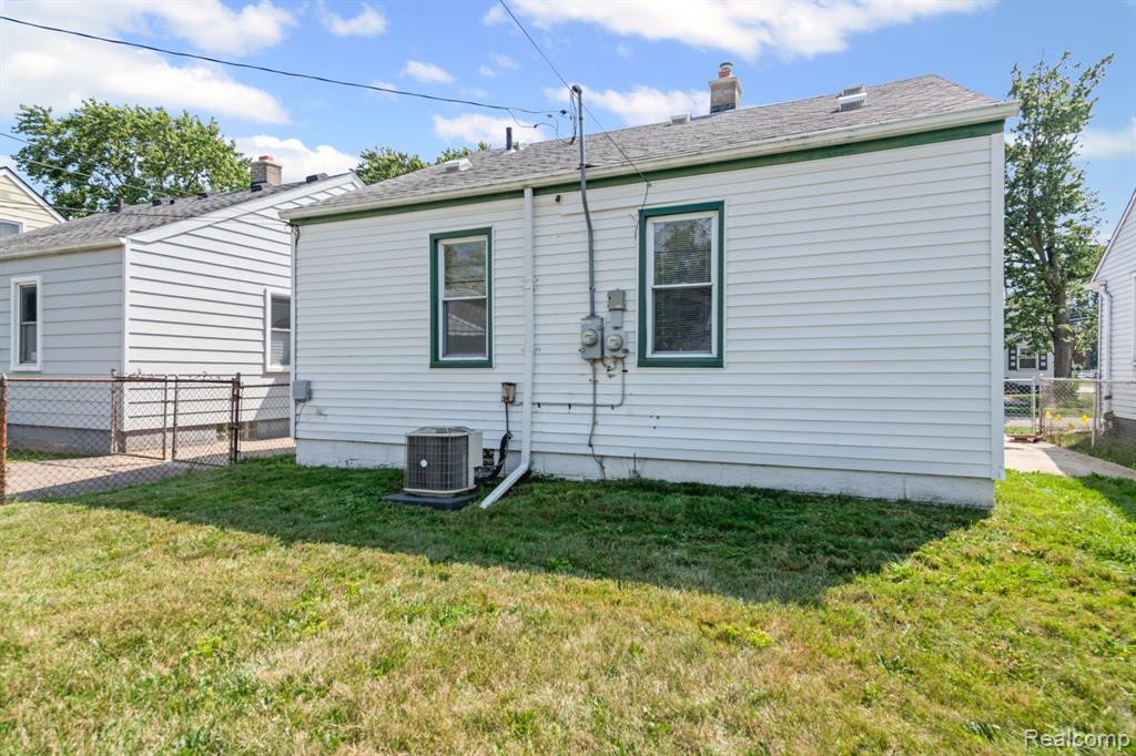 582 Mill Street, Lincoln Park, MI 48146 — Photo 17