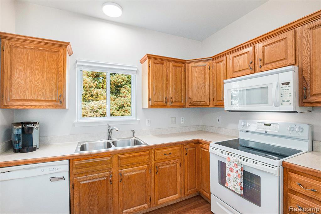 4041 Deer Run Trail, Holly, MI 48442 — Photo 7