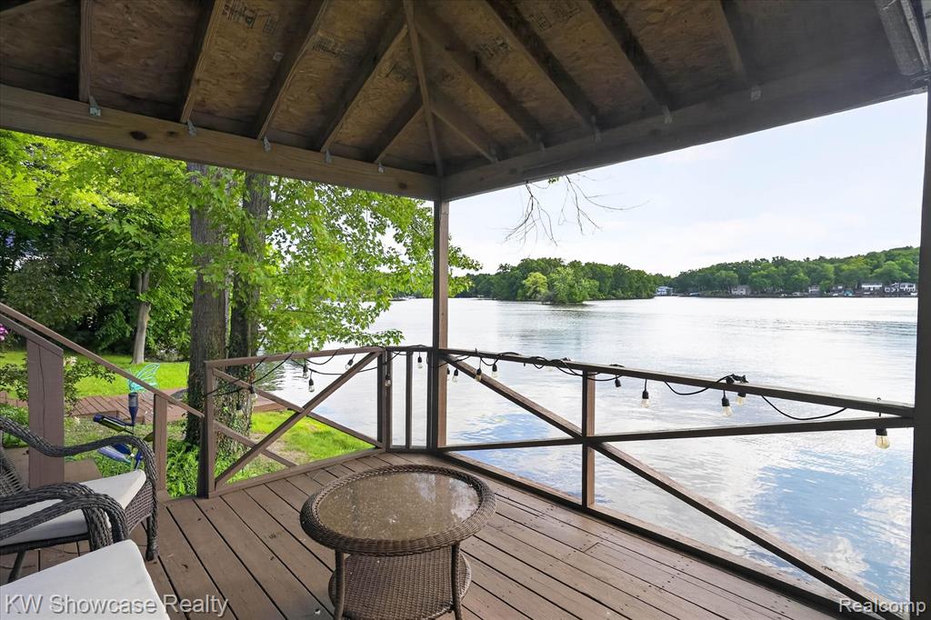 11438 RIVERBANK Lane, Pinckney, MI 48169 — Photo 35