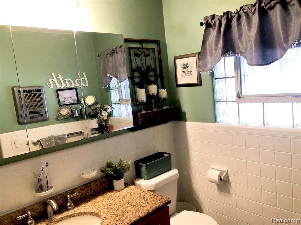 638 Maxine Street, Flint, MI 48503 — Photo 19