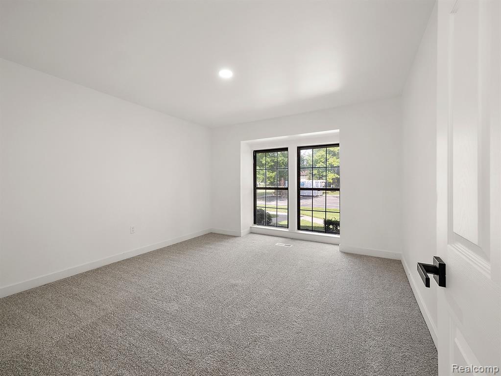 25167 GREENBROOKE Drive, Southfield, MI 48033 — Photo 12