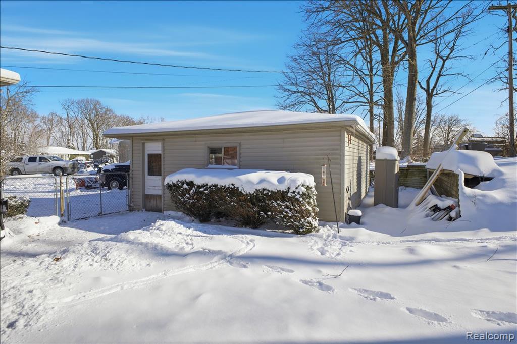 523 Tilmor Drive, Waterford, MI 48328 — Photo 41