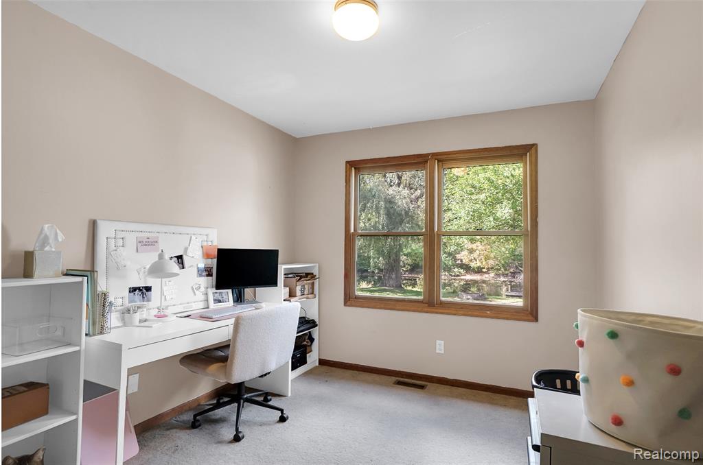 8532 Pettysville Road, Pinckney, MI 48169 — Photo 32