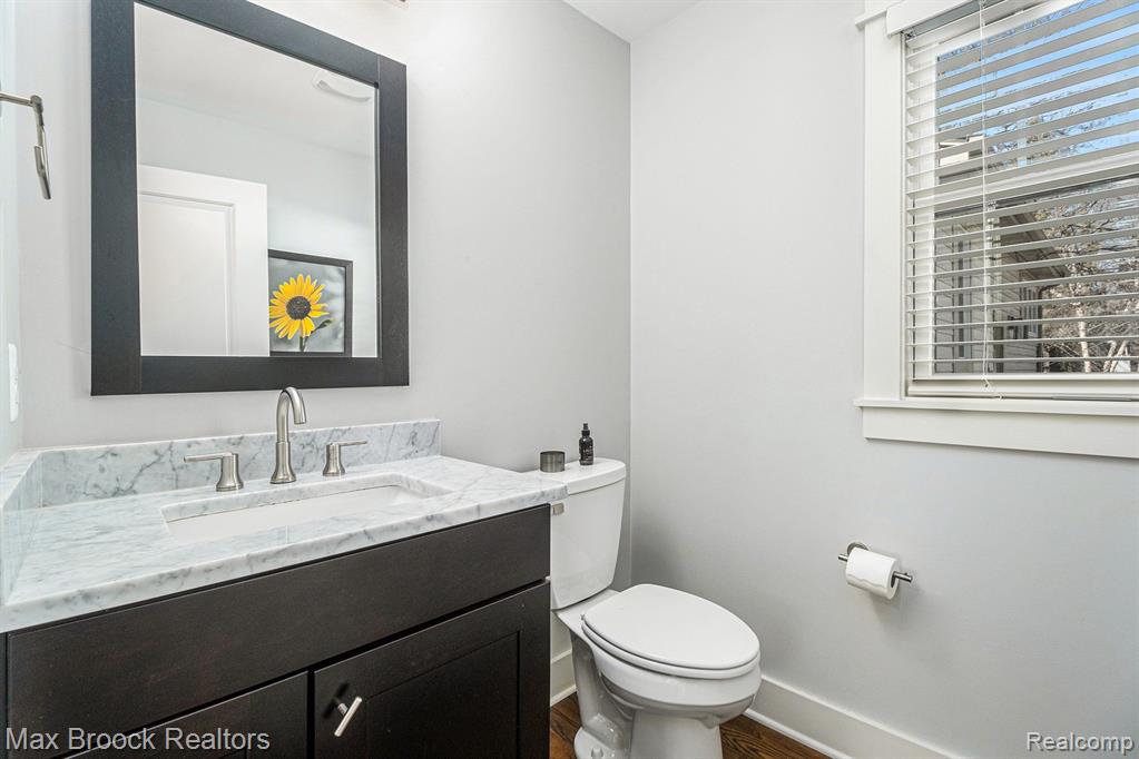 907 E 6TH Street, Royal Oak, MI 48067 — Photo 16