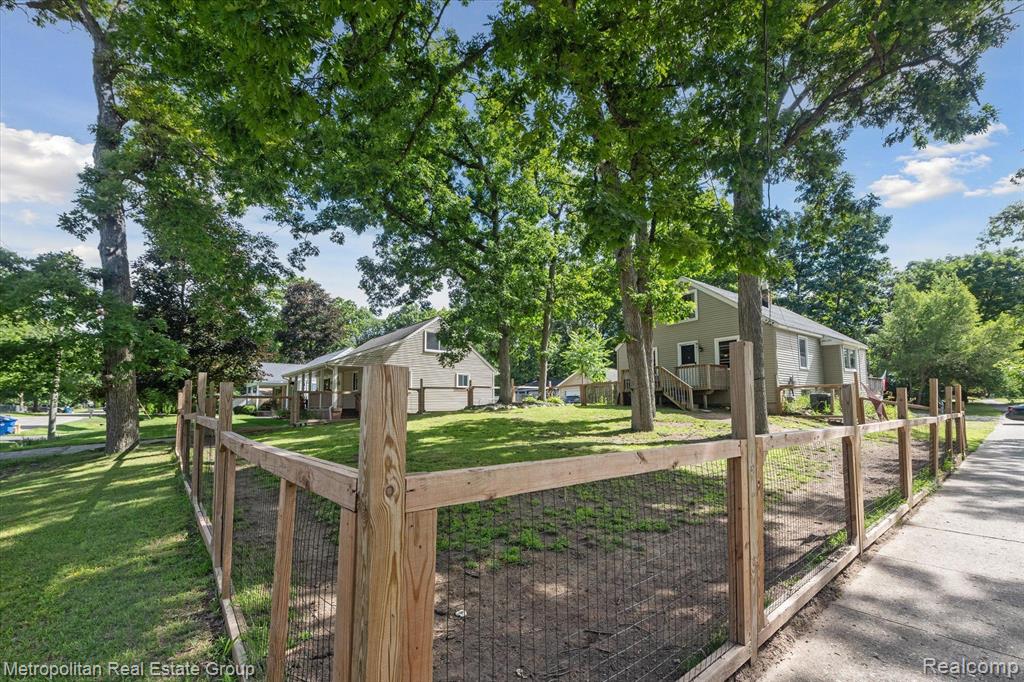 6274 HATCHERY Road, Waterford, MI 48329 — Photo 34