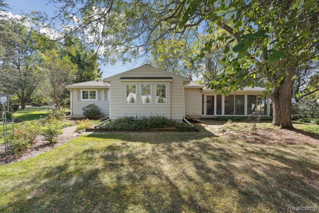 915 E River Road, Flushing, MI 48433 — Photo 42