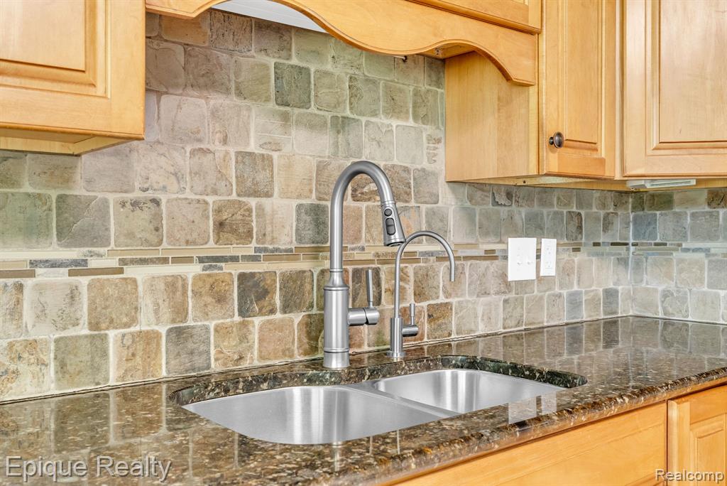 8052 Dungarvin Drive, Grand Blanc, MI 48439 — Photo 16